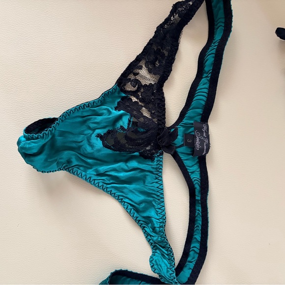 Agent Provocateur Teal and Black Lace Lingerie Set 3 pieces Silk - Picture 4 of 5
